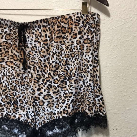 Seeing Stars 2 Piece Animal Print And Lace Short PJs. Good Condition. Size 1X. - Picture 10 of 14